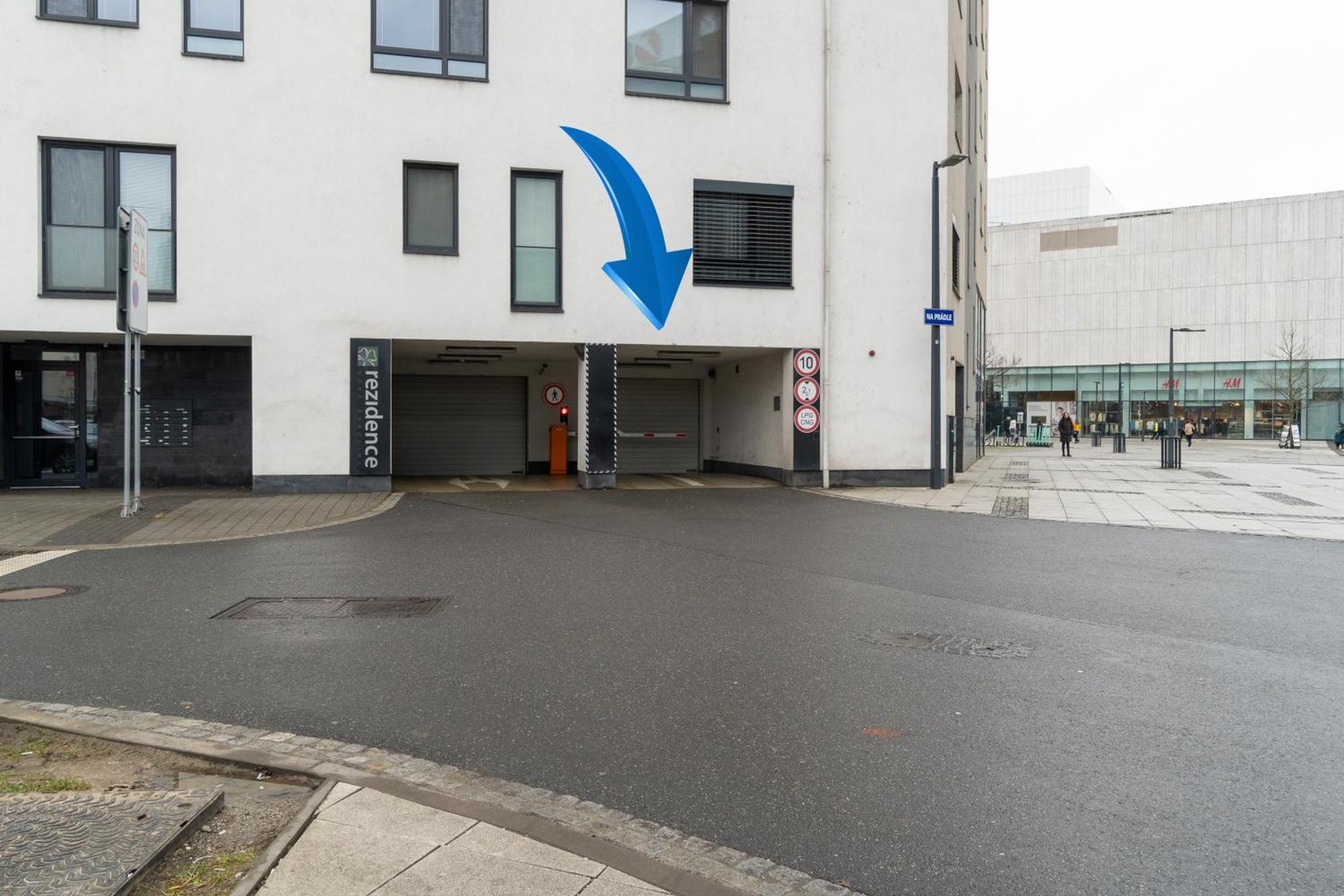 Bnb New Beautiful Apartment In The Center Of Ostrava With Option Garage Parking Экстерьер фото